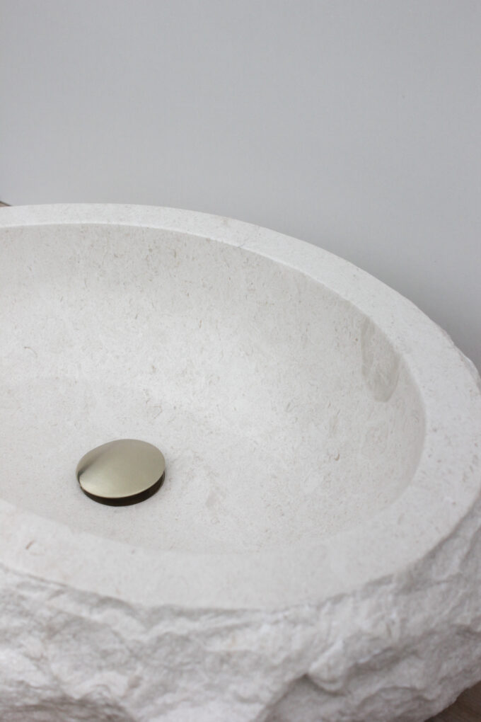 Po meri narejen kamnit umivalnik Forestone Design za Vistra Butik.